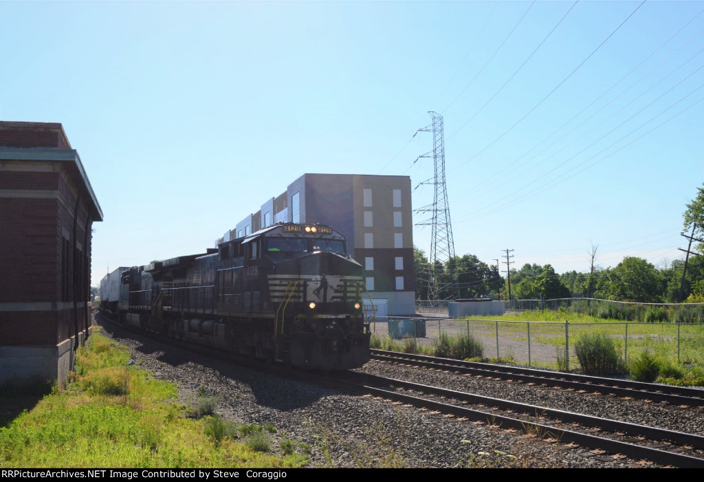 NS 4129 Passing the Old CNJ Station